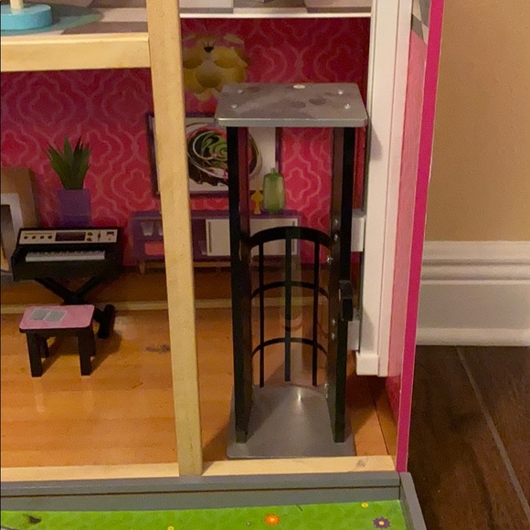 Barbie Dollhouse - Picture 6 of 7